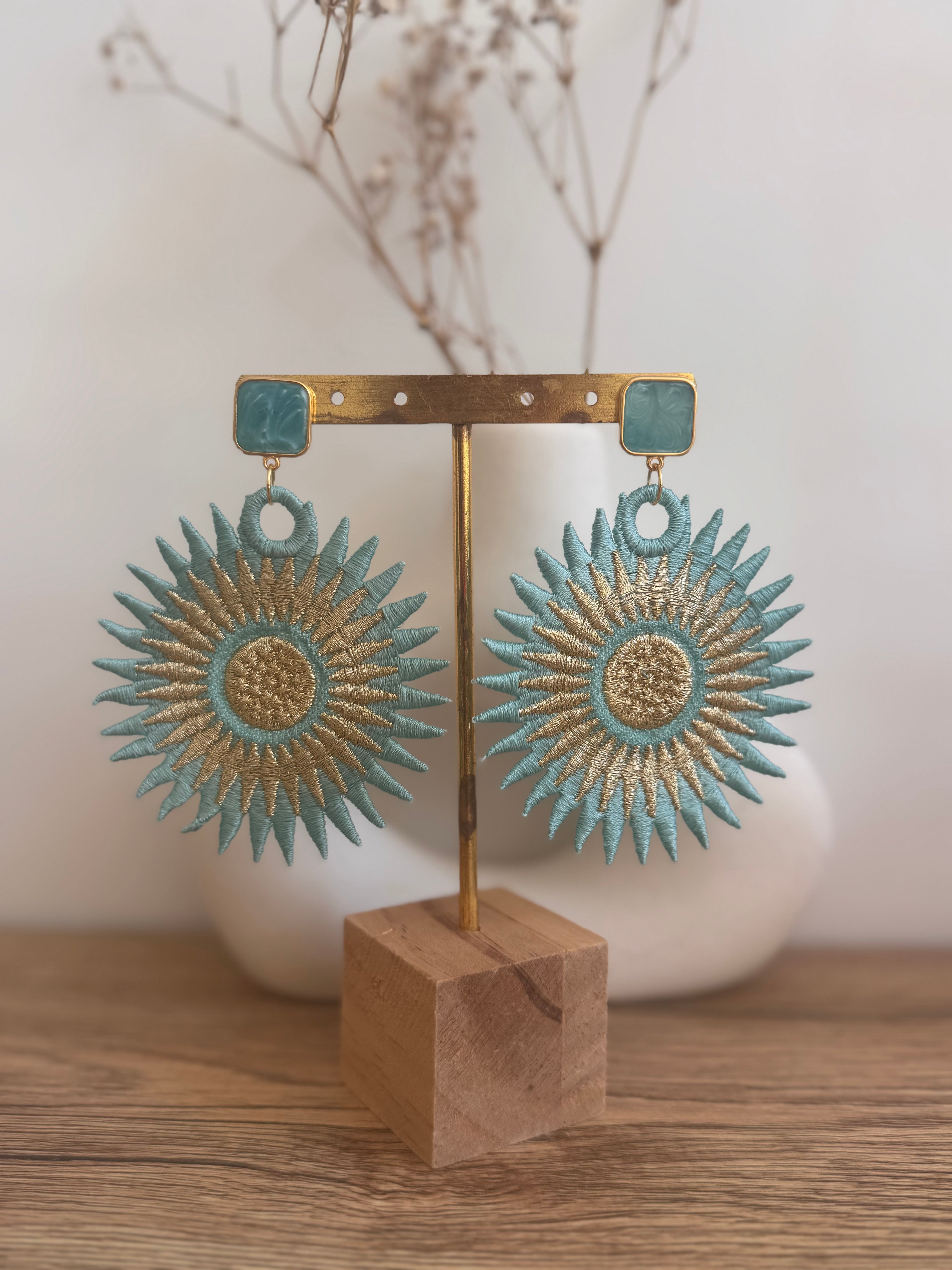 Boucles d’oreilles brodées« Rozanna »