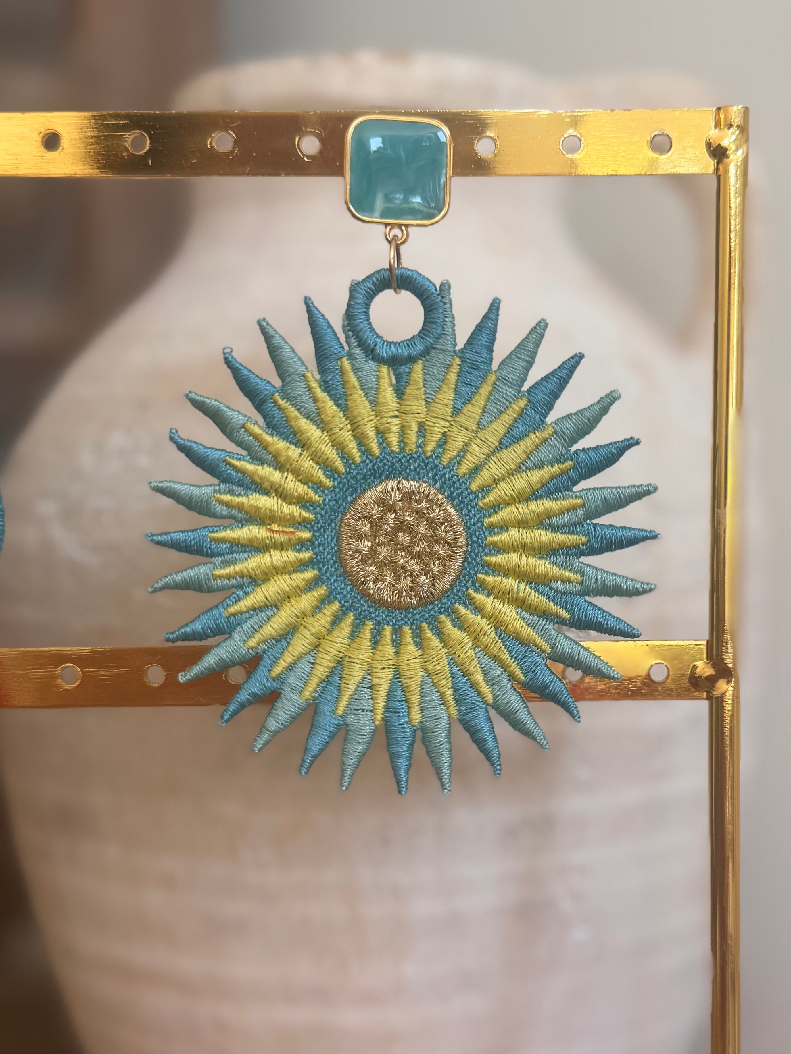 Boucles d’oreilles brodées« Rozanna »