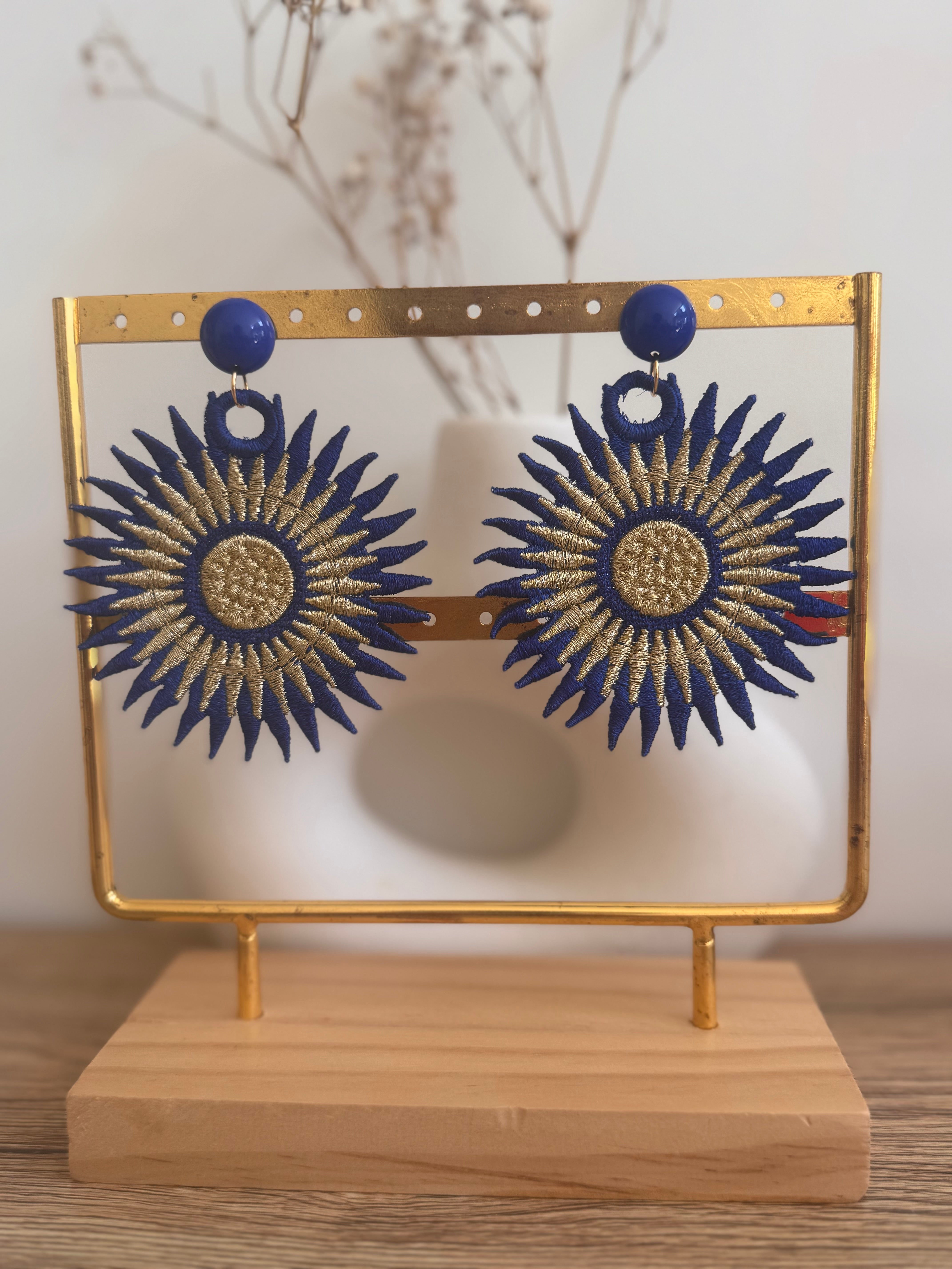 Boucles d’oreilles brodées« Rozanna »