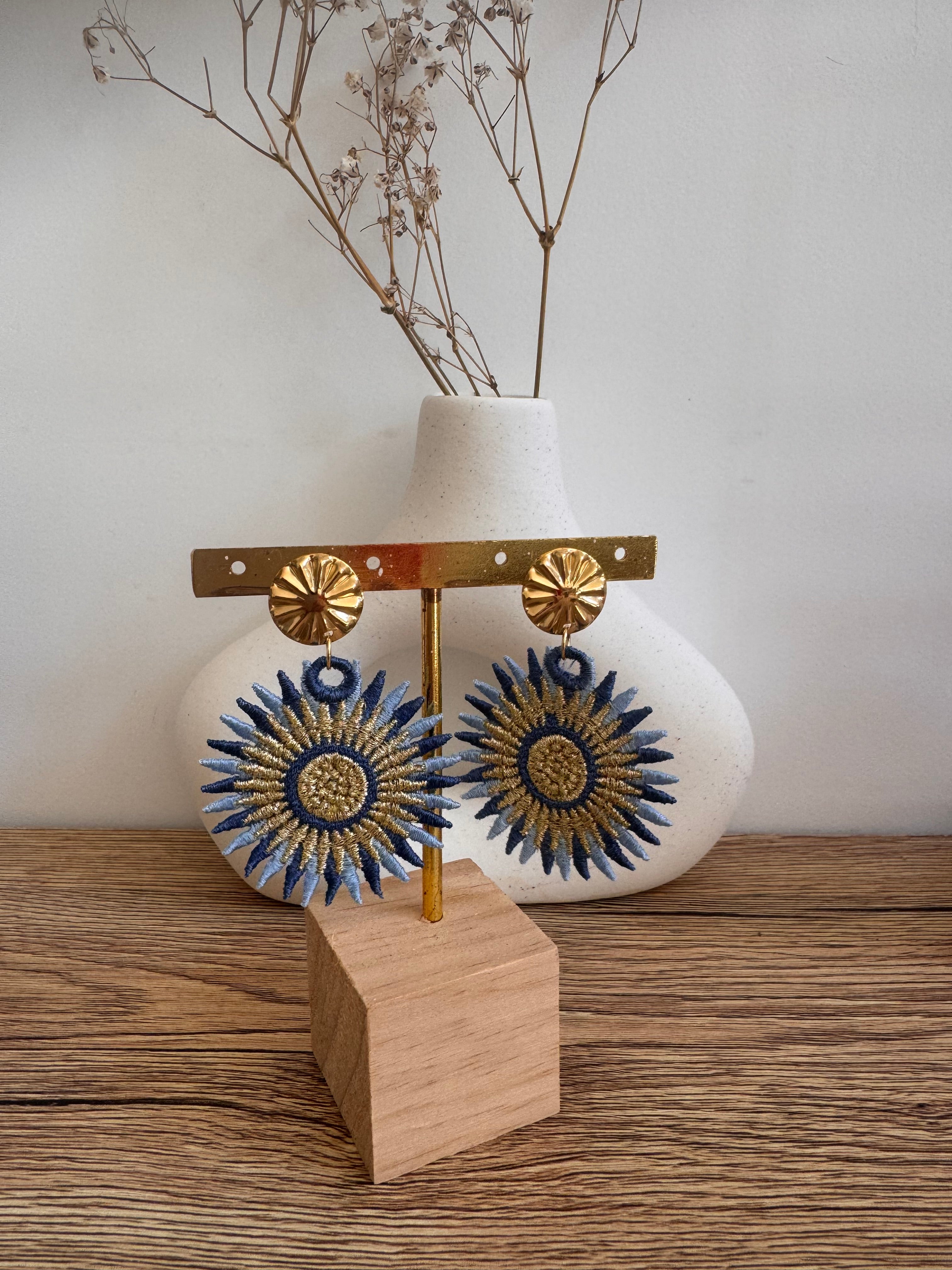 Boucles d’oreilles brodées« Rozanna »