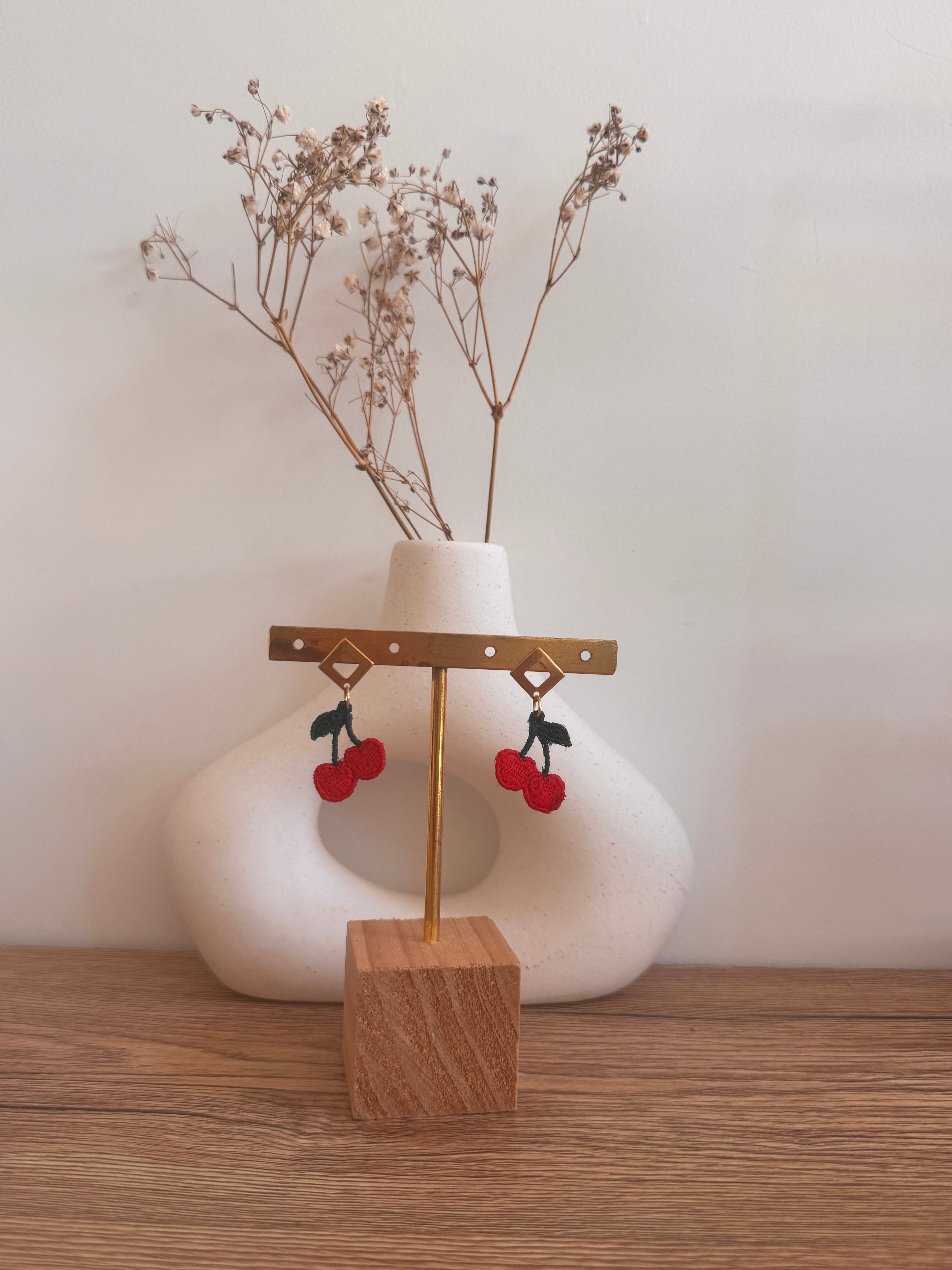 Boucles d'oreilles brodées MINI « Cerises » pour Petites Filles