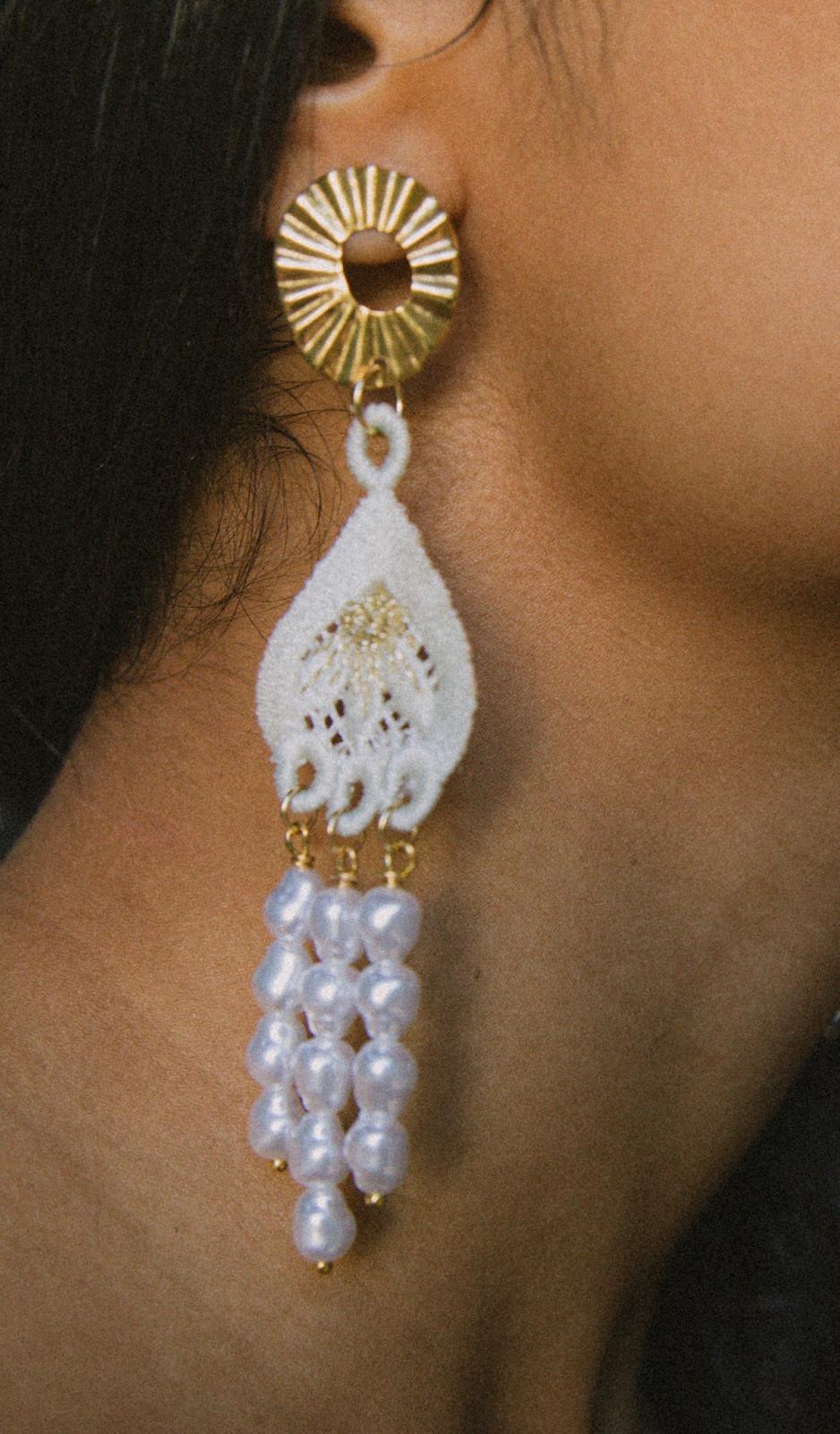 Boucles d'oreilles brodées perlées : JULIETTE