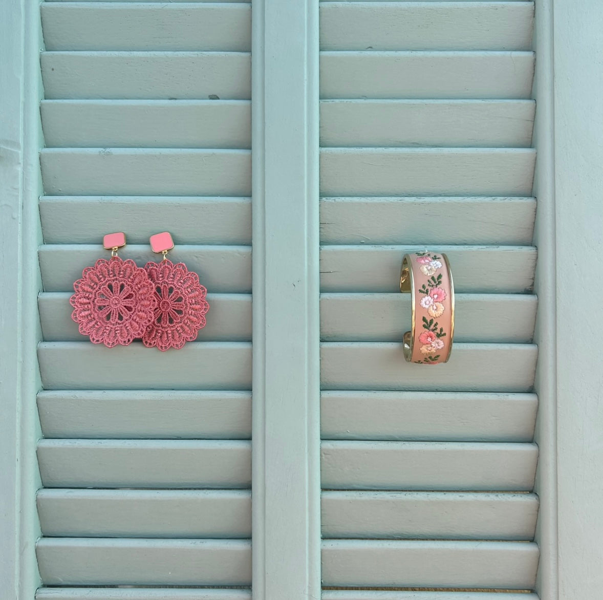 Accessoires brodes MAISON PERNILLE pour l'été 