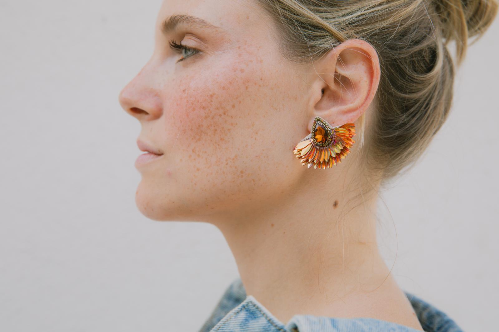 Boucles d'oreilles brodées Perlées ARYA « Irisées »