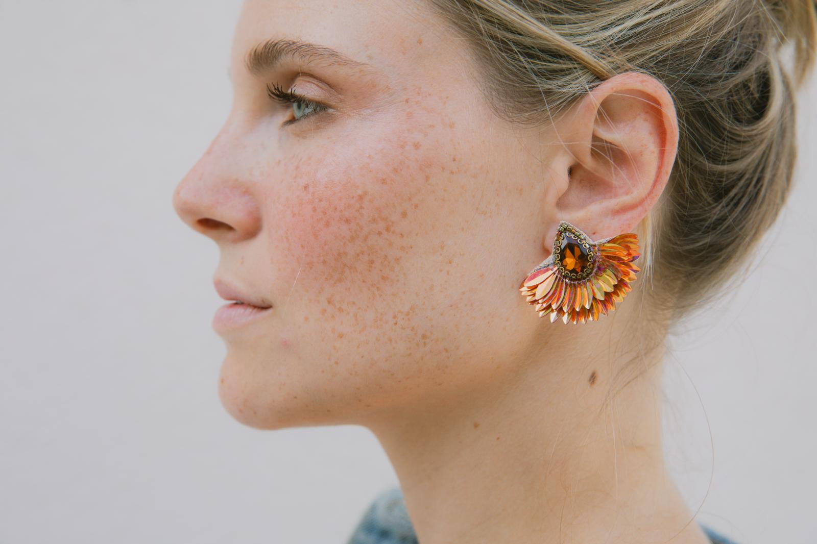 Boucles d'oreilles brodées Perlées ARYA « Irisées »
