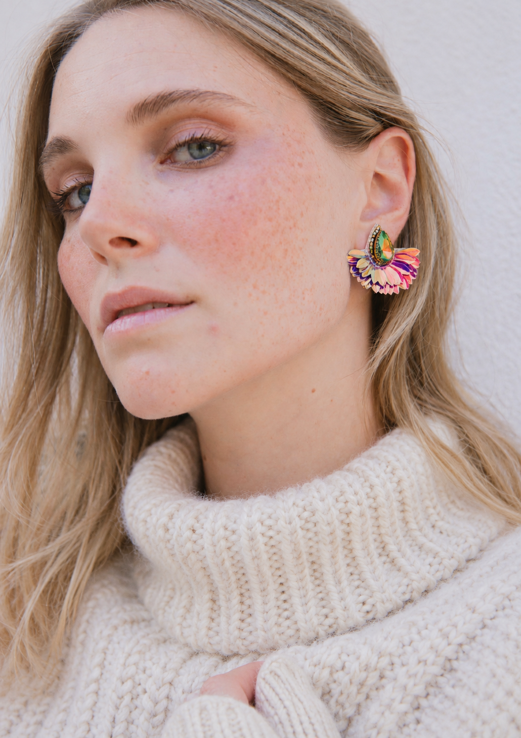 Boucles d'oreilles brodées Perlées ARYA « Irisées »