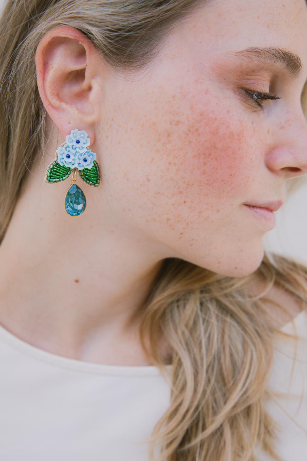 Boucles d'oreilles brodées LYSÉA