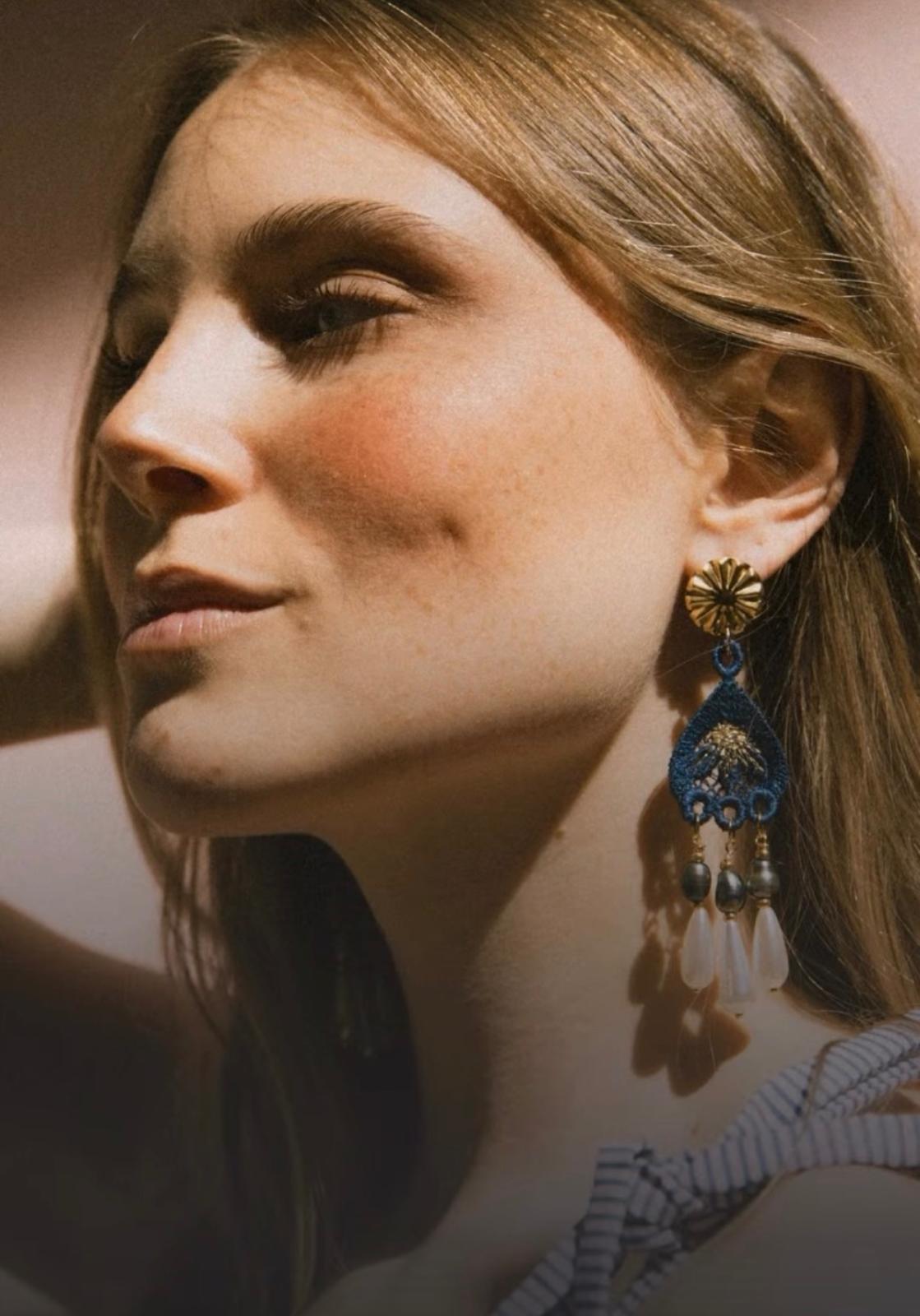 Boucles d'oreilles brodées perlées : JULIETTE